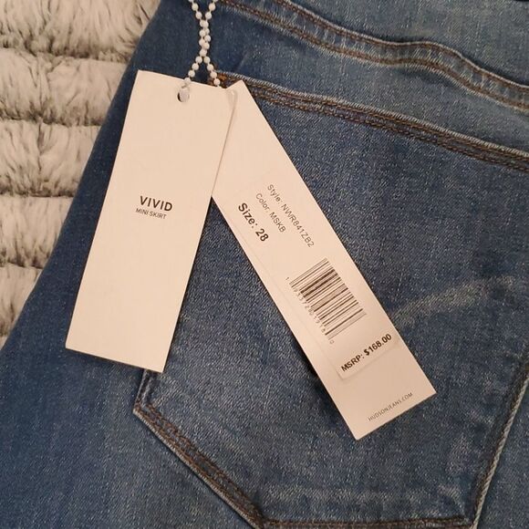 HudsonVivid Denim Raw-Hem Mini Skirt
Size 28 - Picture 11 of 12